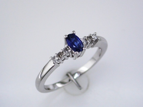 SAPPHIRE & DIAMOND RING