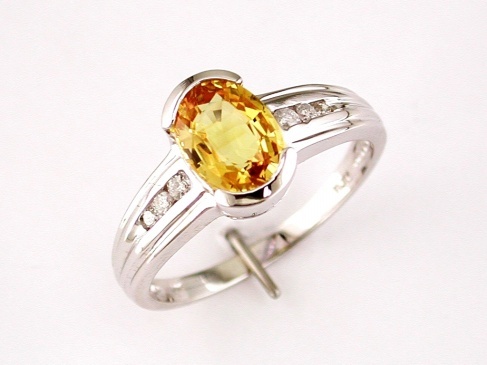 YELLOW SAPPHIRE & DIAMOND RING