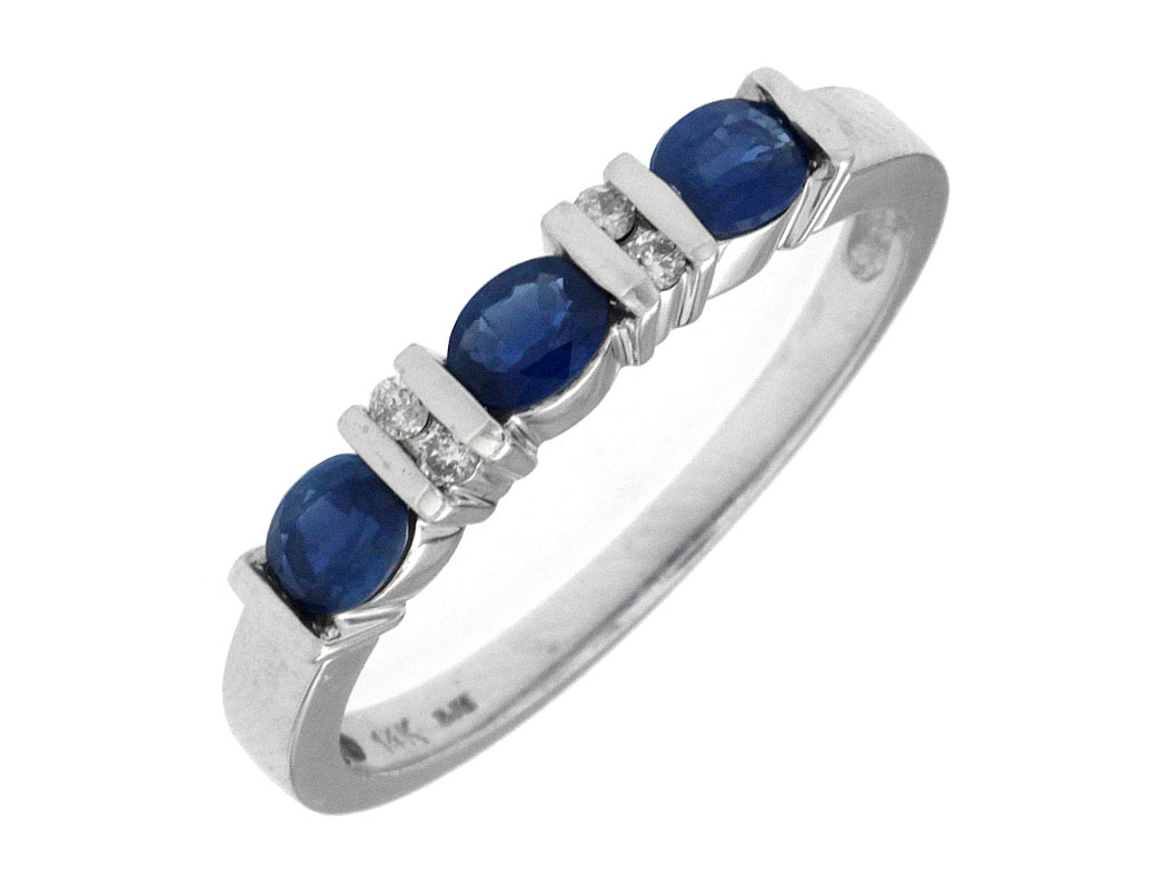 SAPPHIRE & DIAMOND RING
