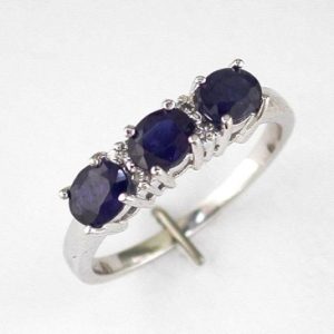 SAPPHIRE & DIAMOND RING