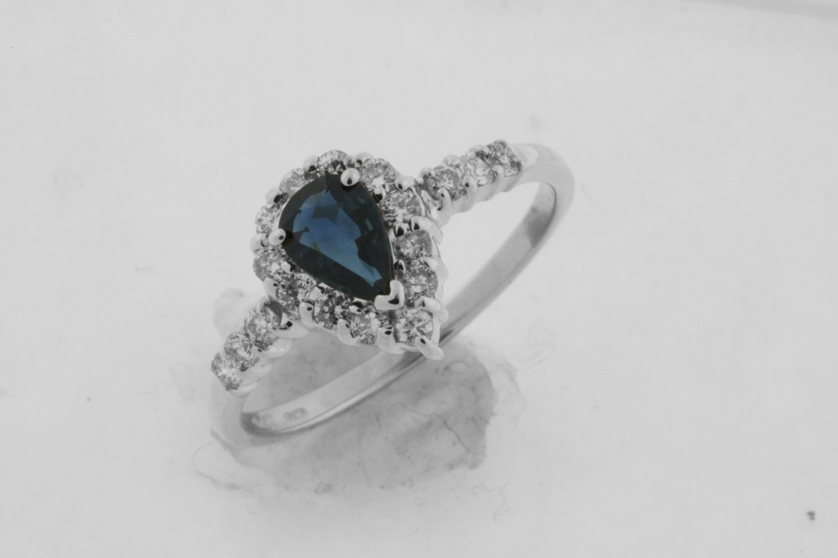 SAPPHIRE & DIAMOND RING