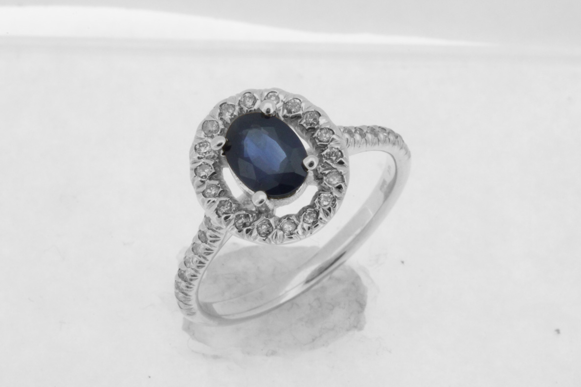 SAPPHIRE & DIAMOND RING