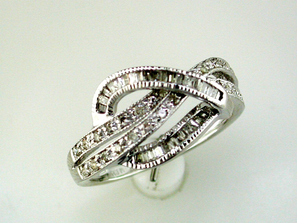 DIAMOND RING