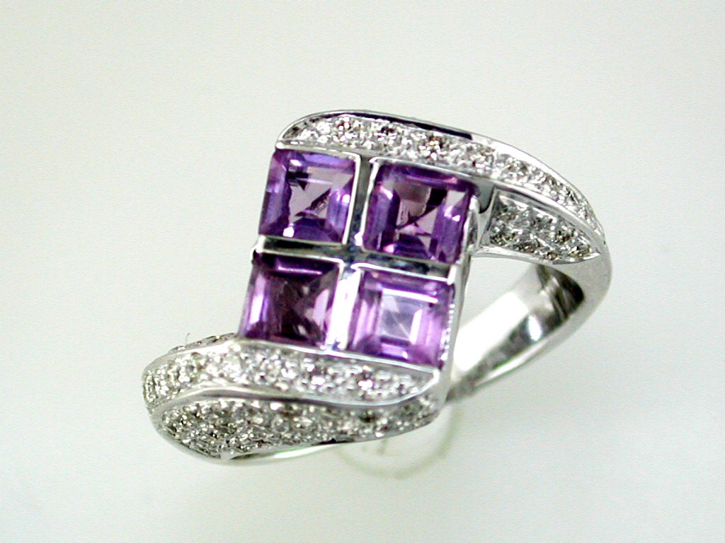 AMETHYST & DIAMOND RING