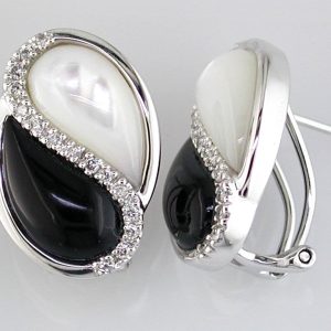ONYX MOTHER OF PEARL EARRING