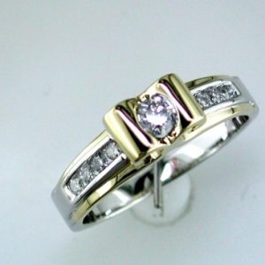 DIAMOND ENGAGEMENT RING
