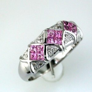PINK SAPPHIRE & DIAMOND RING