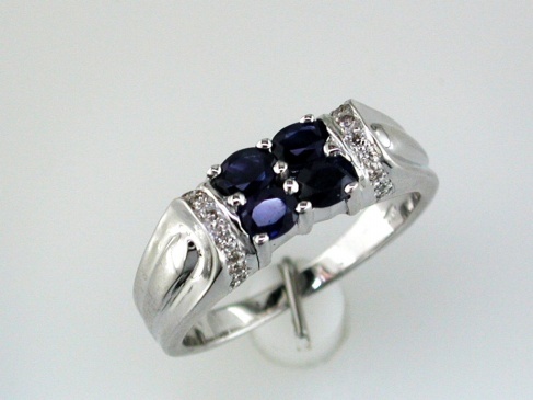 SAPPHIRE & DIAMOND RING
