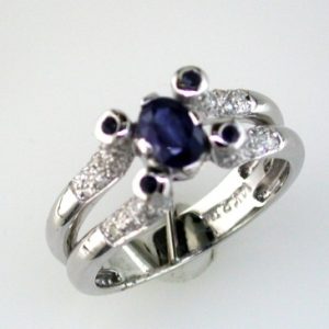 SAPPHIRE & DIAMOND RING