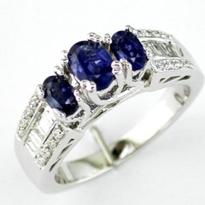 SAPPHIRE & DIAMOND RING