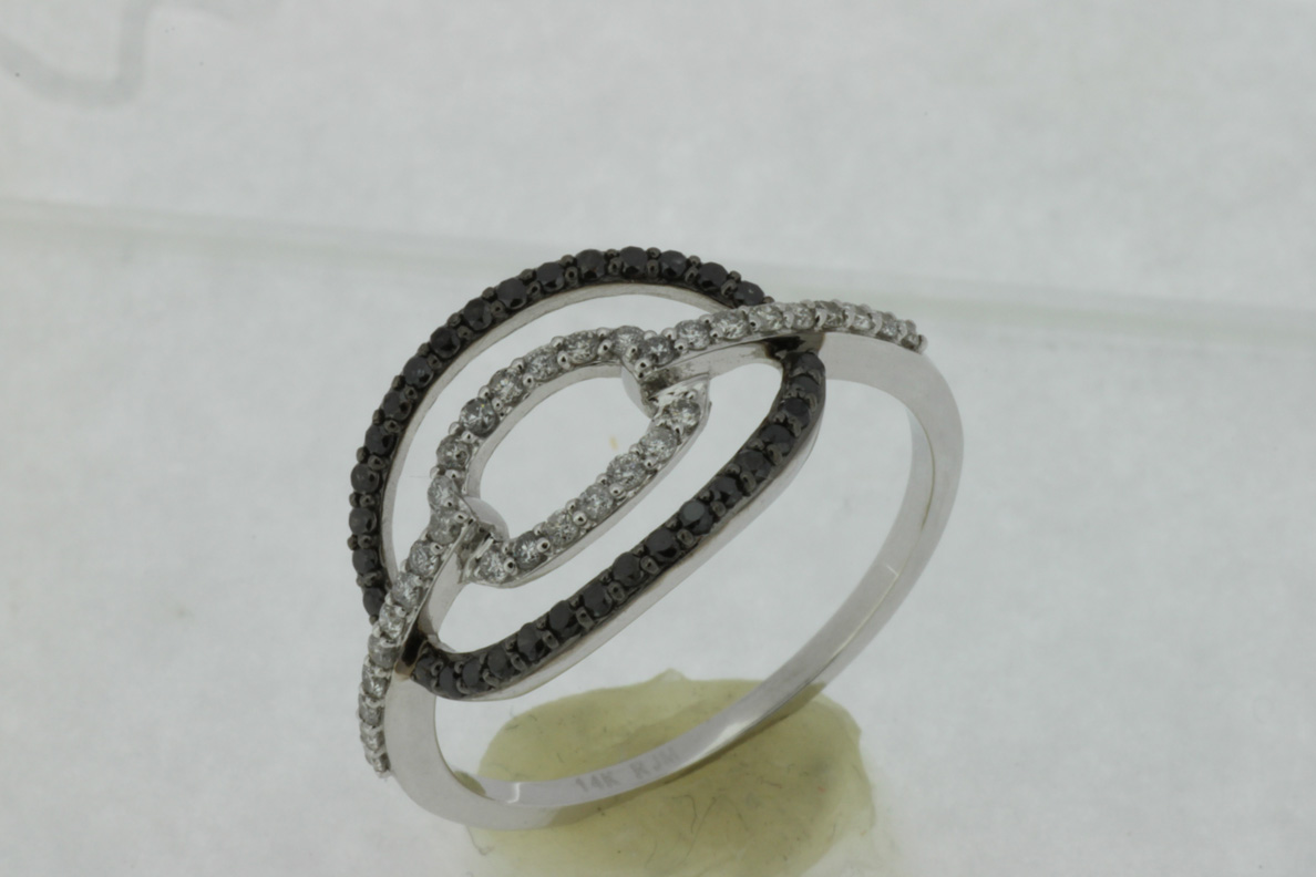 DIAMOND & BLAK DIAMOND RING