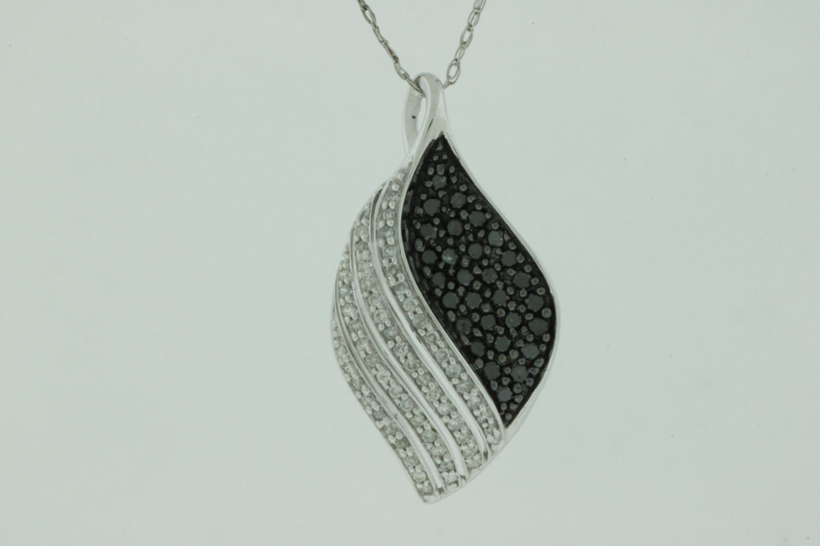 DIAMOND &BLACK DIAMOND PENDANT