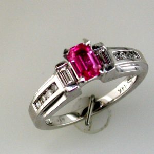 PINK SAPPHIRE & DIAMOND RING
