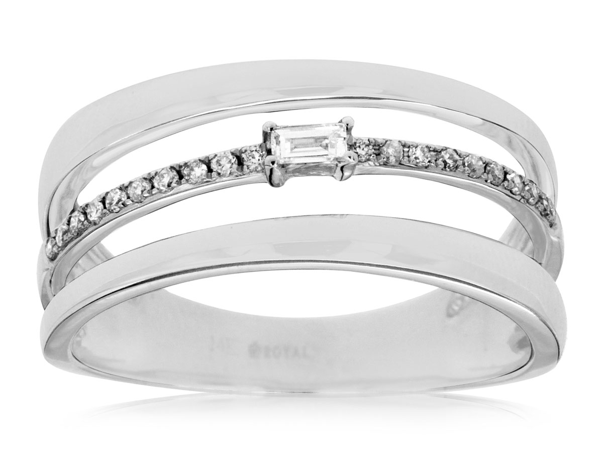 DIAMOND RING