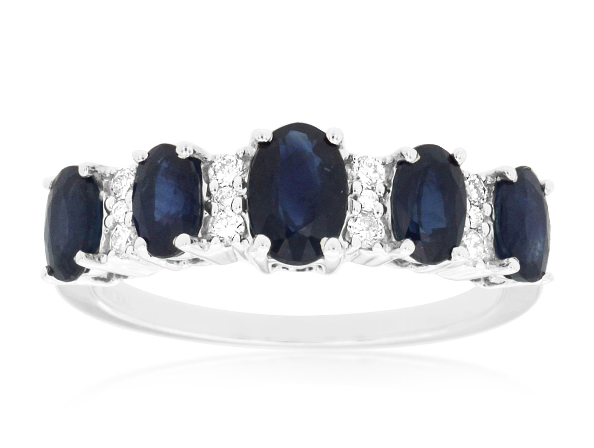 SAPPHIRE & DIAMOND RING