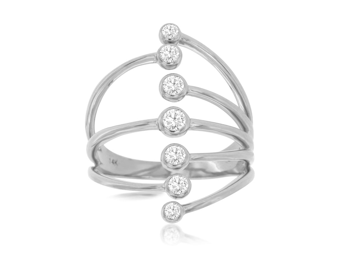 LADIES' DIAMOND RING