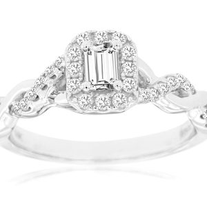 DIAMOND ENGAGEMENT RING