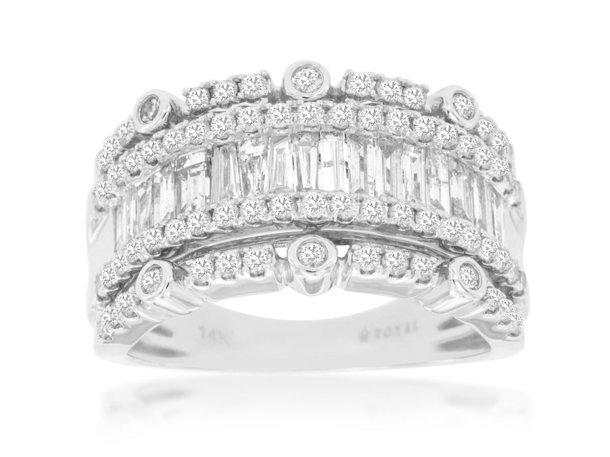 LADIES' DIAMOND RING