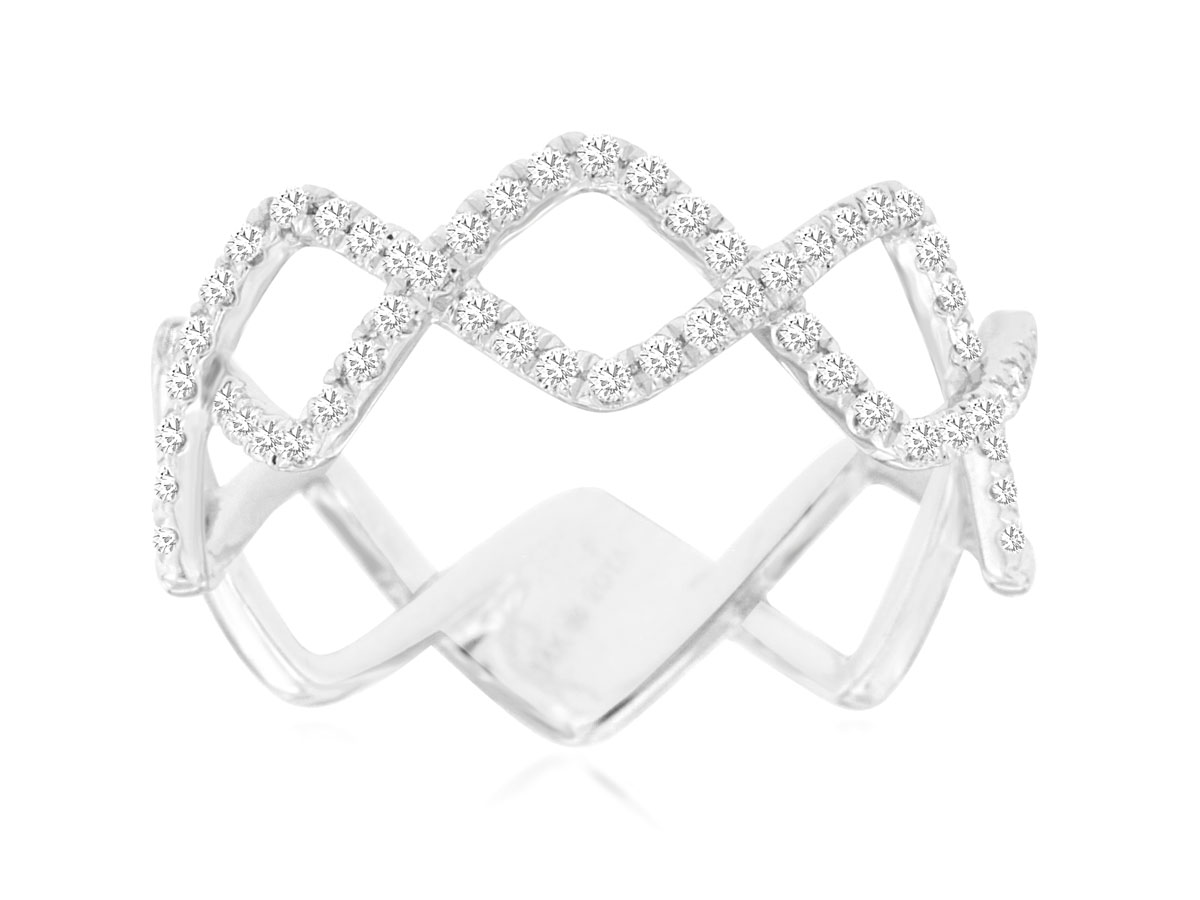 LADIES' DIAMOND RING