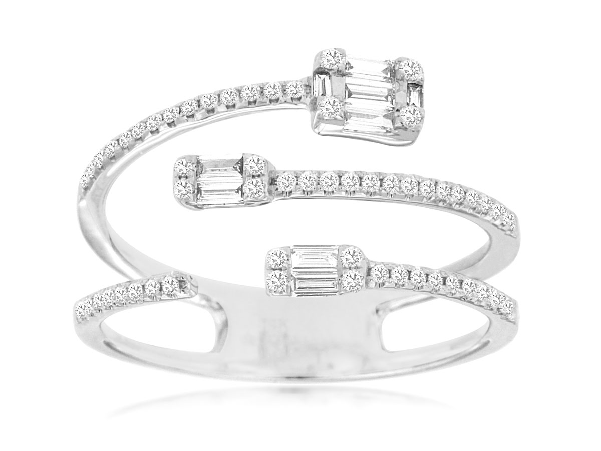 LADIES' DIAMOND RING