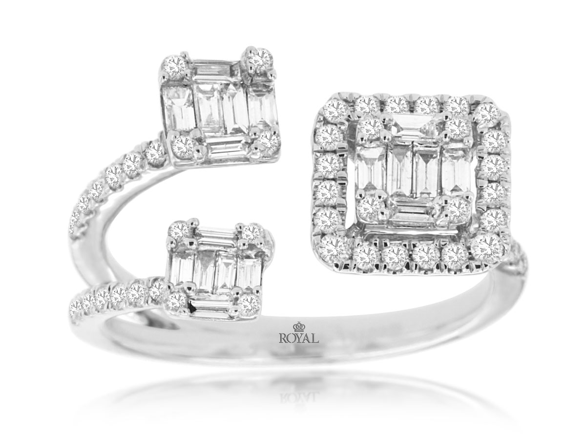 LADIES' DIAMOND RING
