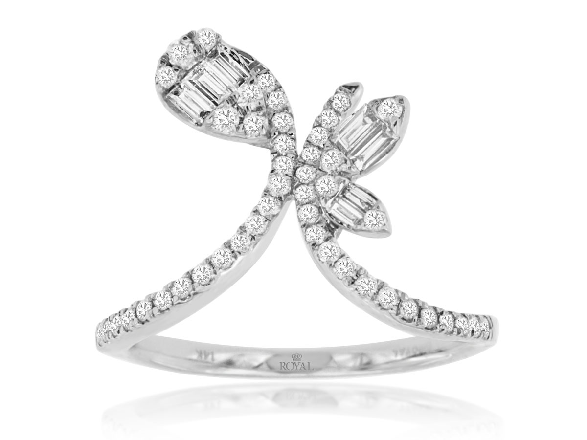 LADIES' DIAMOND RING