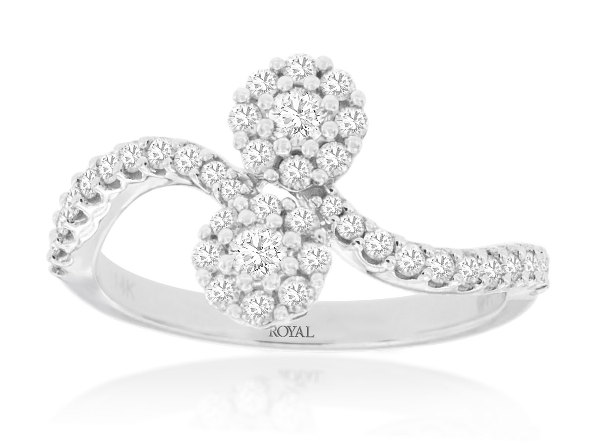 LADIES' DIAMOND RING
