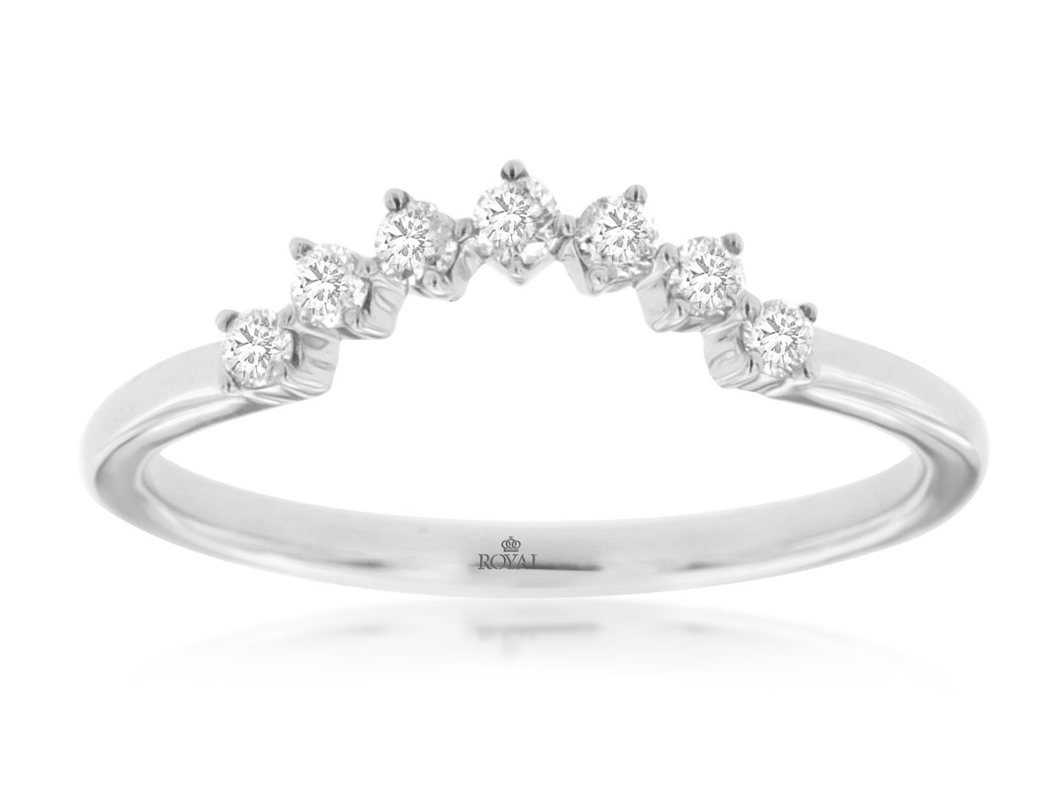 LADIES' DIAMOND RING