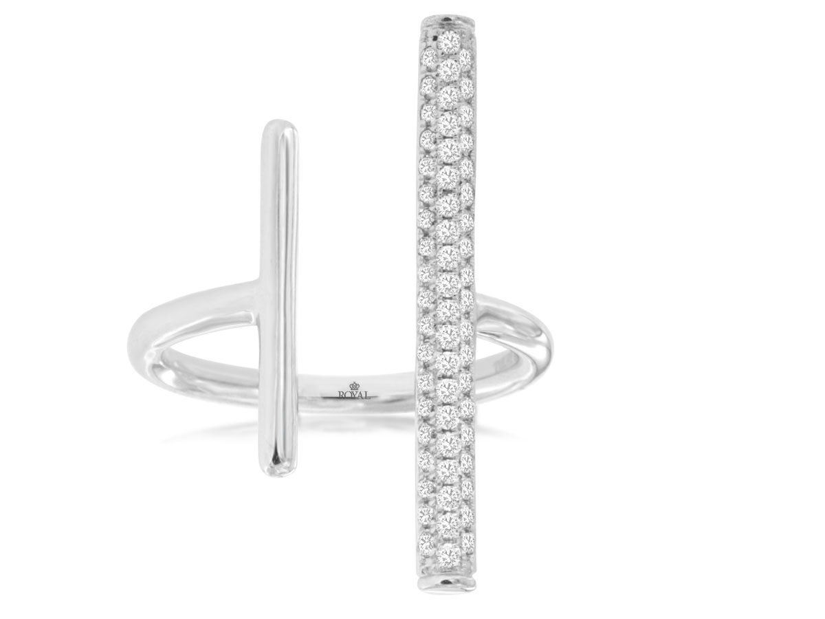 LADIES' DIAMOND RING