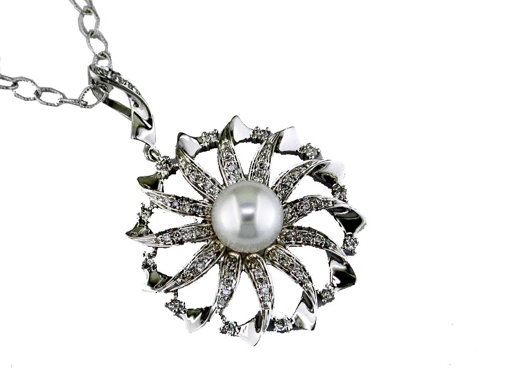 DIAMOND & PEARL PENDANT