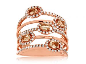 This exquisite Morganite Ring features 0.7 ct of Diamond and 0.75 ct of Morganite. The Ring is made of 14K Rose Gold